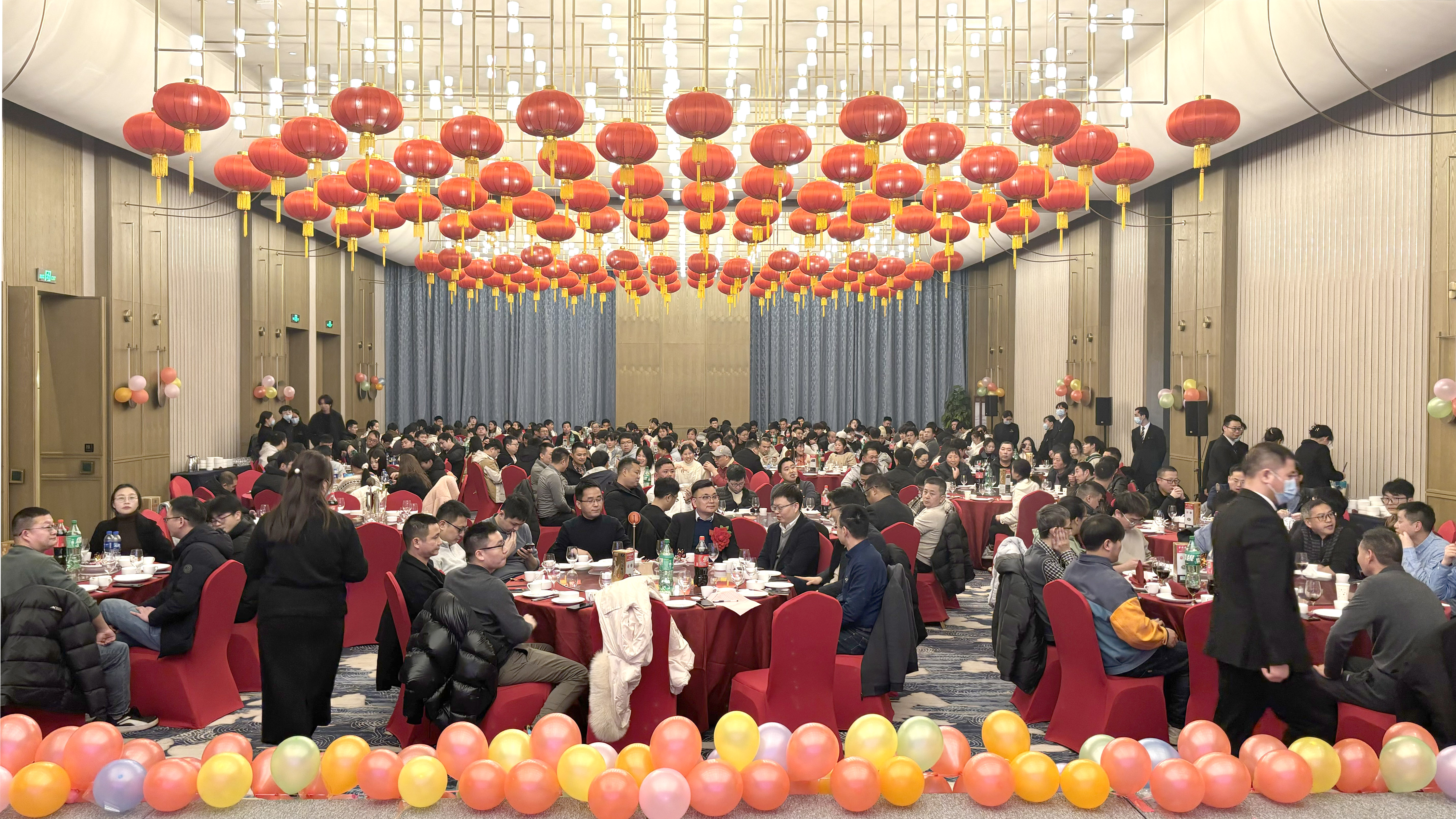 乘风破浪创佳绩 继往开来铸辉煌  28quan官网微2023年度表彰大会暨2024年迎春晚会胜利召开